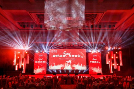 厦门年会庆典策划公司是专门负责策划和执行各种企业年会、庆典活动的服务机构。这些公司通常拥有专业的策划团队和执行团队，能够根据客户的需求和预算，提供全方位的策划和执行服务。以下是一些在行业内比较知名的年会庆典策划公司